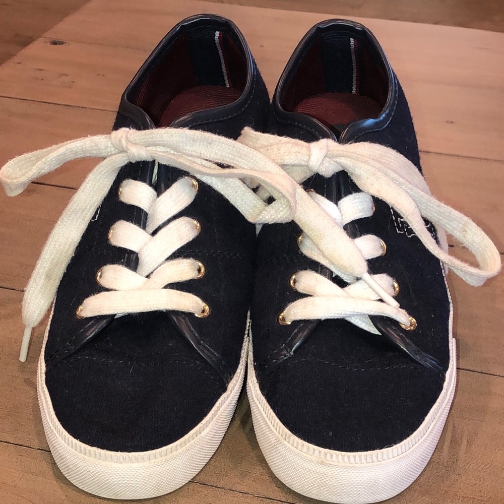 Hilfiger Girls’ Tennis Sneaker Size 5.5Y